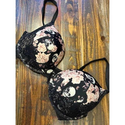 Sujetador push up Torrid 42D con aros negro rosa floral calavera encaje correas ajustables Foto 1 de 4