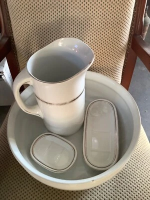 Série de 4 anciens nécessaires de toilette en céramique - Photo 1/4