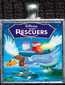 The Rescuers Medusa Poster Film Disneyland WDW Collana Ciondolo Argento - Foto 1 di 1