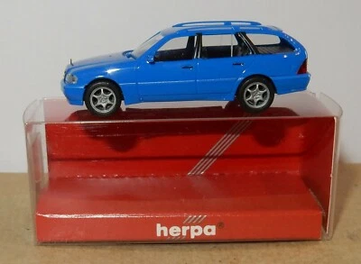 Micro Herpa Ho 1/87 Mercedes-Benz C180T '97 Blu Chiaro #022392 In Scatola - Immagine 1 di 4
