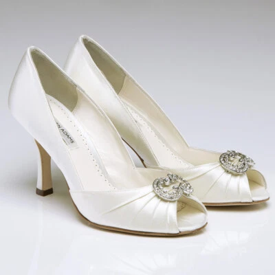 Benjamin Adams WINSLET 50% OFF Ivory Silk Leather Swarovski Crystal Bridal Shoes — 第 1/4 张图片