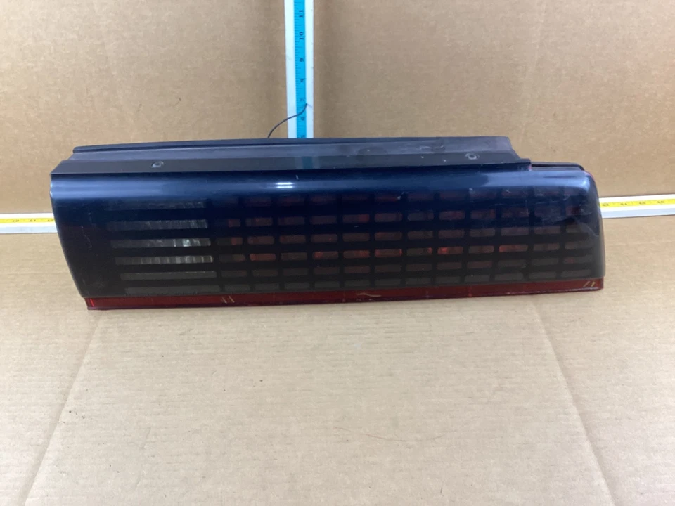 Conjunto de luz trasera derecha para pasajero Pontiac Firebird 1985-1990 Foto 1 de 4