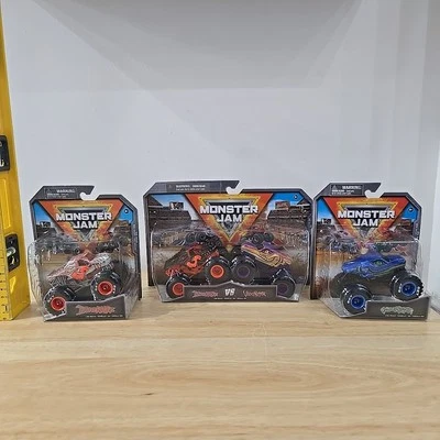 Комплект из 4 автомобилей 2025 Monster Jam грузовики 1:64 ThunderROARus против Velociraptor - Изображение 1 из 4
