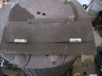 ANCIENNE SACOCHE EN CUIR REPLIABLE  2 DIMENSIONS - Photo 1/4