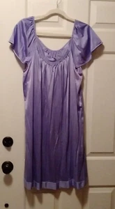 Womans Nightgown Vanity Fair Size Medium Light Purple 100% Nylon - Picture 1 of 7