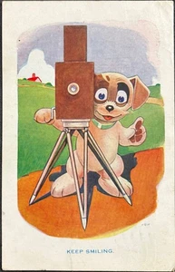 JINKY THE DOG OPERATES MOTION PICTURE CAMERA-KEEP SMILING-HBW POSTCARD-ENGLAND - Picture 1 of 2
