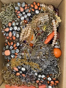 1+ Lb Junk Jewelry Lot - Vintage- Mod Wear, Parts, Repair - Picture 1 of 6