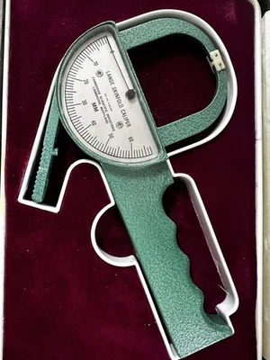 CALIPA LARGA SKINFOLD EN ESTUCHE DE ALMACENAMIENTO Foto 1 de 4