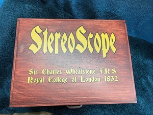 Antikes Stereoskop Stereo Kartenbetrachter mit A B C Karten und Holzkoffer - Bild 1 von 3