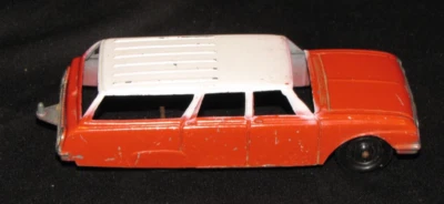 Tootsietoy rojo 1962 sedán country rojo/blanco camioneta; 5,5" Foto 1 de 4