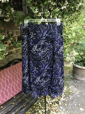 Sag Harbor - FALDA MIDI ACAMPANADA DE GASA ESTAMPADO AZUL/NEGRO - Talla Pequeña - Usada en Excelente Condición Foto 1 de 4