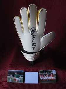 BOB WILSON ARSENAL 60s-70s LEGEND HAND SIGNED PUMA GLOVE & STAND - AFTAL COA - Picture 1 of 5