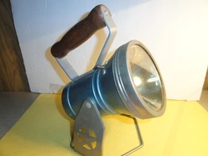 Linterna de ferrocarril vintage STAR Headlight & Lantern Co. mango de madera de metal azul - Imagen 1 de 13