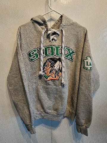 Vintage North Dakota Fighting Sioux Ice Hockey NCAA Hooded Sweatshirt Mens Small Cover