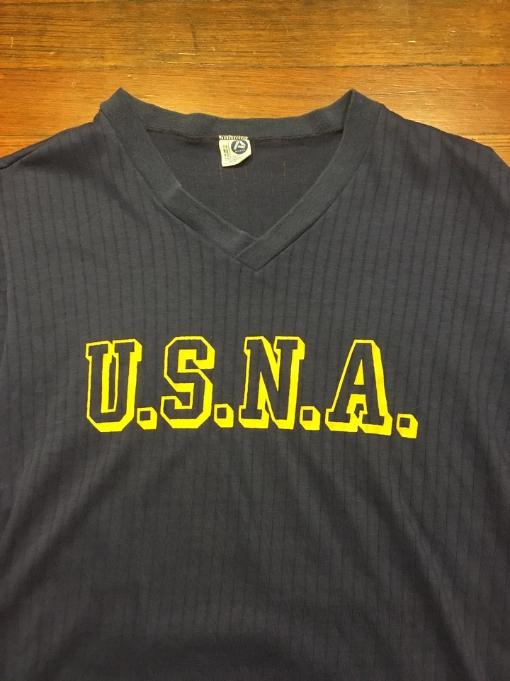 Camiseta anos 80 vintage USNA Artex gola V com nervuras rasgada fina macia pequena/média azul marinho - Imagem 1 de 4