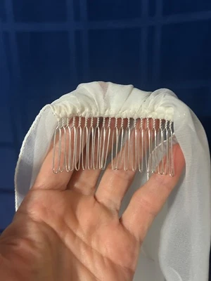 VELO CORTO DE GASA DE SEDA.   MARFIL CLARO. PEINE DE PLATA. Foto 1 de 4