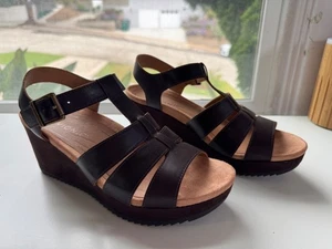 Neu! Vionic Hoola Tawny Plateau-Sandale T-Riemen Keilabsatz 3 Zoll, 9,5 breit - Bild 1 von 15
