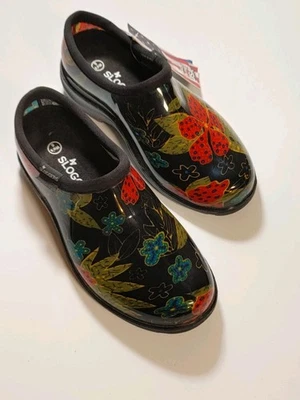 Soogger Women's Size Black & Red Floral Mule Slip Resistant Garden Shoes NWT🌹 - Image 1 of 4