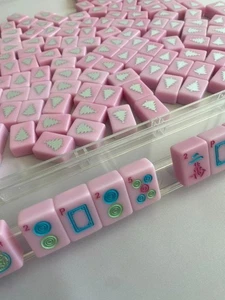 NEW Mahjong Tile Set PRETTY PINK SILVER  MAHJ glitter Christmas 160 pieces  - Picture 1 of 5
