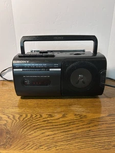 Lettore cassette radio AM/FM portatile Sony CFM-10 testato funziona leggi desc - Foto 1 di 20
