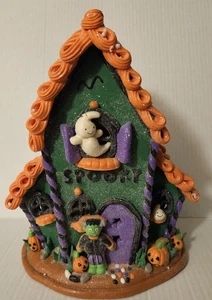 Casa de Halloween "espeluznante" iluminada de 11,5" por Valerie Parr Hill - Imagen 1 de 12