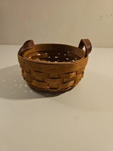 Longaberger 2004  Small Round Basket - Picture 1 of 8