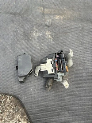 2015 Infiniti Q50 Sedan Engine Fuse Relay Box OEM - Image 1 of 3