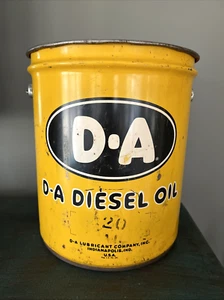 VINTAGE 5 GALLONI D-A DIESEL LATTINA / SECCHIO con MANIGLIO / INDIANAPOLIS, IND. - Foto 1 di 16