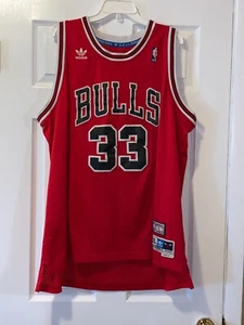 ADIDAS HARDWOOD CLASSICS CHICAGO BULLS #33 SCOTTIE PIPPEN GR. 2XL TRIKOT - Bild 1 von 6