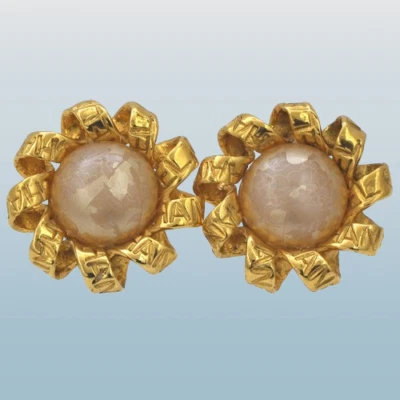 CHANEL Round Shape Fashion Pearl GP Earrings Gold x White Japan [Used] - Image 1 of 4