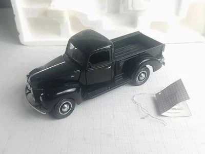 Franklin Mint 1940 FORD PICKUP TRUCK Black 1/24 scale Diecast With box - Image 1 of 4
