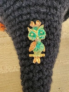 Vintage Mamselle Owl Brooch Pin Goldtone Green & Orange 1.5" Preowned - Picture 1 of 4