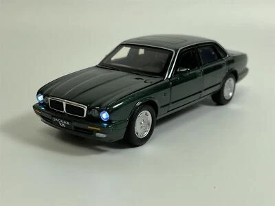 Jaguar XJ6 Verde LHD 1:3 2 Scala Luci e Suoni Tayumo 32110015 - Immagine 1 di 4