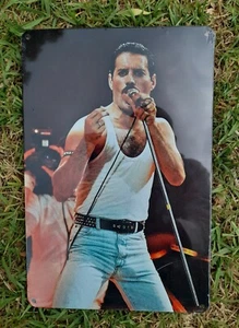 LETRERO DE ESTAÑO DE GARAJE FREDDIE MERCURY RETRO 30CMX20CM TOTALMENTE NUEVO SELLADO - Imagen 1 de 4