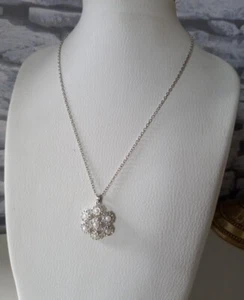 AVON - SILVER Tone Metal Necklace & SNOWFLAKE Pendant CRYSTAL & PEARL - 20" Long - Picture 1 of 9