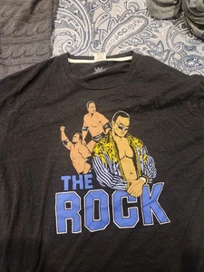 T-Shirt Omaggio WWE The Rock Uomo XXL 2XL Black Image Wrestling WWF Attitude Epoca - Foto 1 di 3