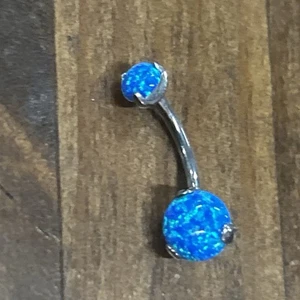 Piercing ottone pancia opale blu - Foto 1 di 4