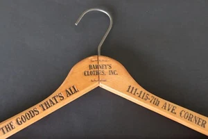 Vintage Holz Kleiderbügel BARNEY'S CLOTHES Kaufhaus NEW YORK CITY - Bild 1 von 5