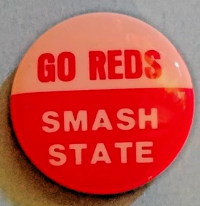 GO REDS - SMASH STATE - 1967 Vietnam War parody of sports cheer - Socialist pin - Picture 1 of 1