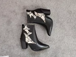 Womens Black White Cowboy Ankle Block Heel Festival Biker Shoes Boots size 6 - Picture 1 of 10