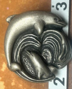 knöpfe Delfine 1" Zinnton 1 Stück Made in USA - Bild 1 von 5