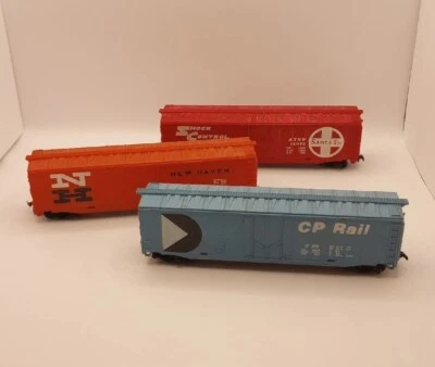 Set of 3 Tyco HO Scale Freight Cars ~ATSF 12079 - New Haven 35688 - CP Rail 9208 - Image 1 of 4