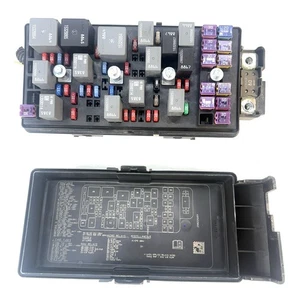 20927595 Chevy 2010 2011 Malibu Fuse Box Engine Bay Under Hood Relay OEM - Picture 1 of 9