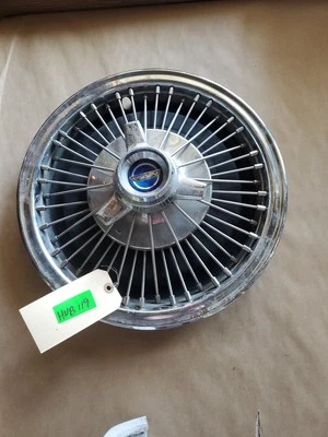 1966-67 Ford Mustang Fairlane Galaxie fio raio calota giratória fabricante de equipamento original usado - Imagem 1 de 4