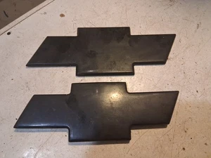 2 Aluminio Diecast? Emblemas de insignias de pajarita Chevrolet negras - Imagen 1 de 15