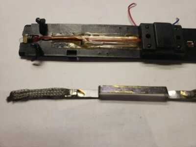 HEADLIGHT ASSEMBLY MOTOR CONNECTOR CLIP Life-Like Proto 2000 HO EMD BL2  PART - Image 1 of 4