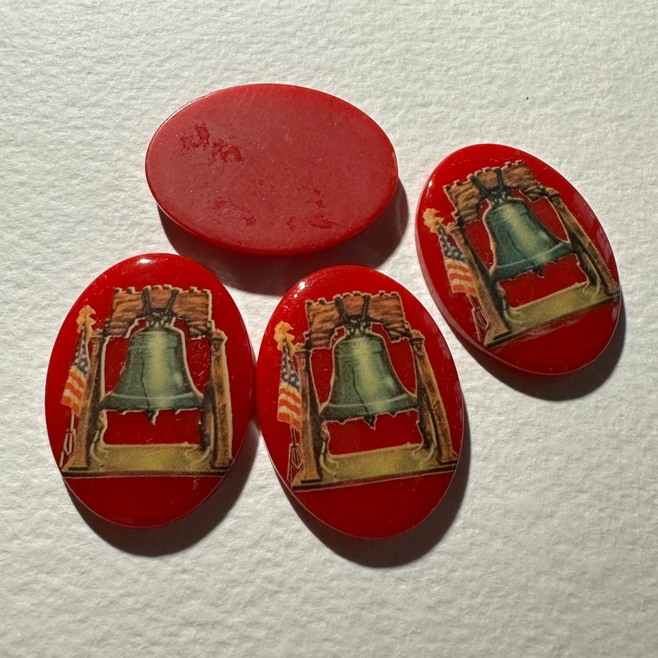 Cabujones de plástico vintage G33 40x30 mm Campana de la Libertad sobre fondo rojo (4) Foto 1 de 1