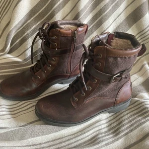 UGG Damen Braun Leder Schnürstiefel mit Riemen Daunen Gefüttert Gr. 8 - Bild 1 von 7