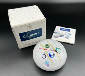 Pisapapeles Caithness Art Glass Noughts and Cruces Millefiori blanco Escocia - Imagen 1 de 14