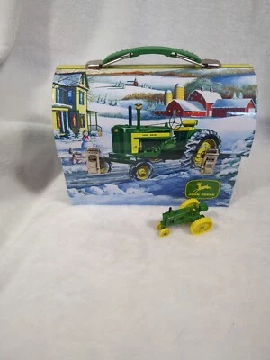 Mini lonchera John Deere con tractor de juguete Foto 1 de 4